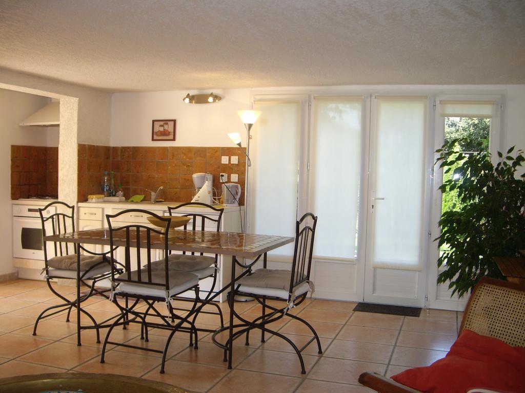 Agreable Location Au Coeur Du Vignoble Dominici Therese Apartment Patrimonio Room photo